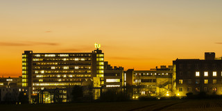 Panorama des Campus Nord bei Dämmerung